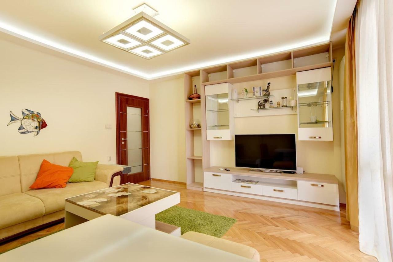 Spacious And Stylish Apartment In The Heart Of Sofia Plus Parking Exterior foto